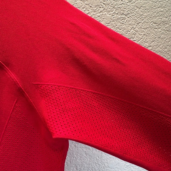 Lululemon Ventilate Hooded Jacket Womens Size 8 Flamenco Red Training Gym Sports - Picture 10 of 16